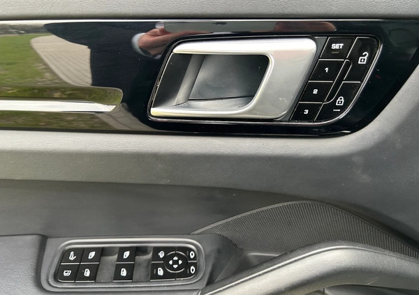 Porsche Cayenne cena 388000 przebieg: 45000, rok produkcji 2019 z Łęczna małe 277